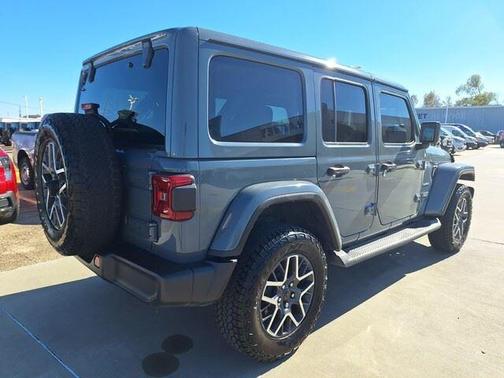 2024 Jeep Wrangler 4-Door Sahara 4x4