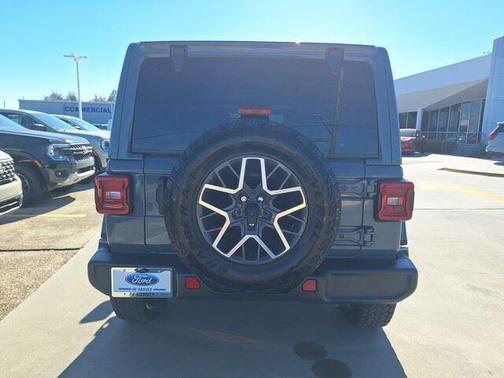 2024 Jeep Wrangler 4-Door Sahara 4x4