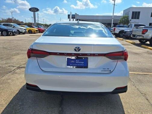 2021 Toyota Avalon Hybrid XLE