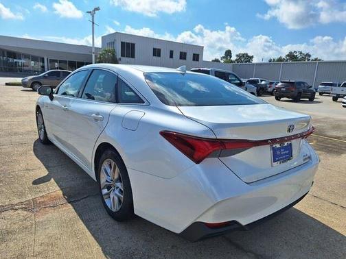 2021 Toyota Avalon Hybrid XLE