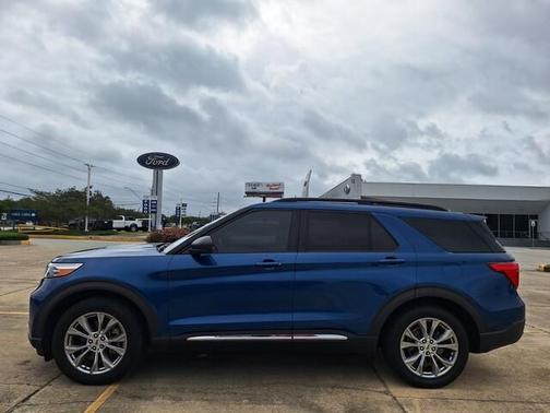 Atlas Blue Metallic 2020 Ford Explorer XLT