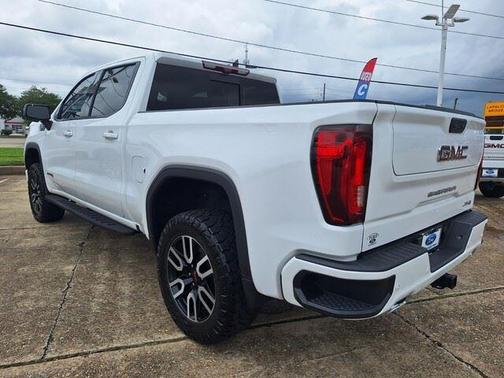 Summit White 2023 GMC Sierra 1500 AT4
