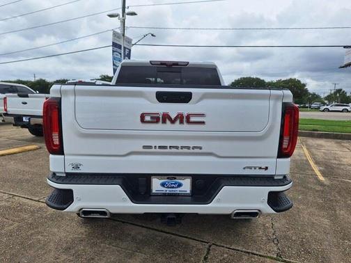Summit White 2023 GMC Sierra 1500 AT4