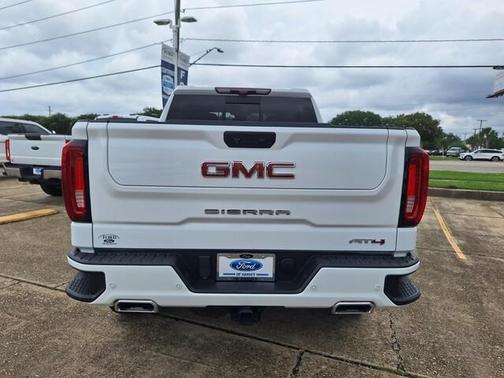 Summit White 2023 GMC Sierra 1500 AT4