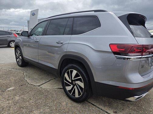 Silver Mist Metallic 2026 Volkswagen Atlas 2.0T SE w/Technology