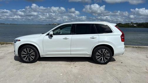 2020 Volvo XC90 T6 Momentum