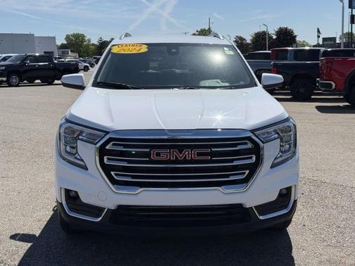 Summit White 2024 GMC Terrain SLT