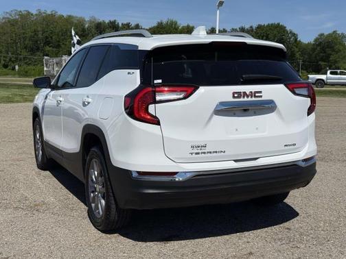 Summit White 2024 GMC Terrain SLT