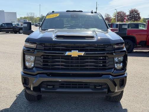 Black 2024 Chevrolet Silverado 2500 Custom