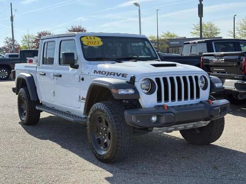 Bright White Clearcoat 2023 Jeep Gladiator Mojave 4x4