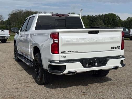 Iridescent Pearl Tricoat 2023 Chevrolet Silverado 1500 High Country