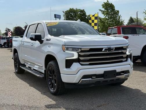 Iridescent Pearl Tricoat 2023 Chevrolet Silverado 1500 High Country