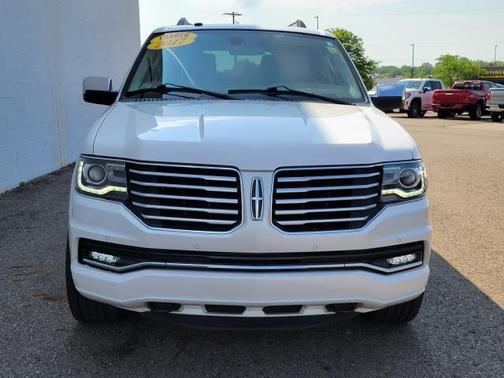 White Platinum Clearcoat Metallic 2017 Lincoln Navigator Select