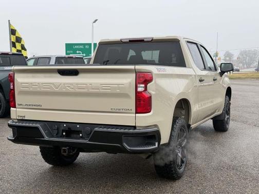 2022 Chevrolet Silverado 1500 Custom Trail Boss