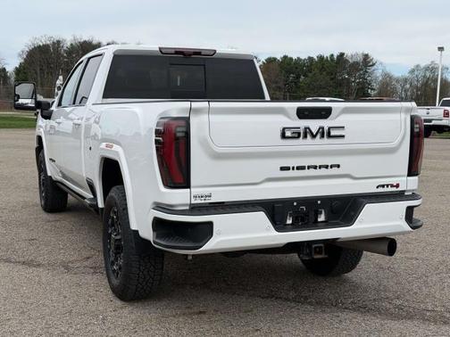 Summit White 2024 GMC Sierra 2500 AT4