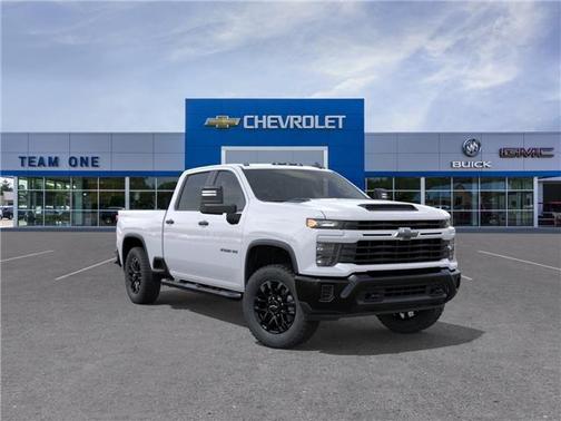 Summit White 2026 Chevrolet Silverado 2500 Custom