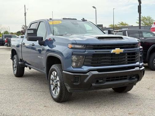 Lakeshore Blue Metallic 2024 Chevrolet Silverado 2500 Custom