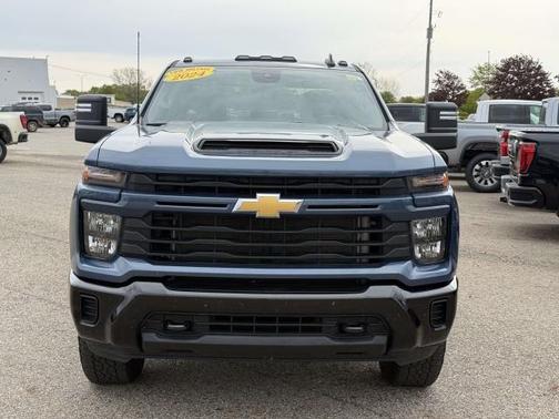Lakeshore Blue Metallic 2024 Chevrolet Silverado 2500 Custom