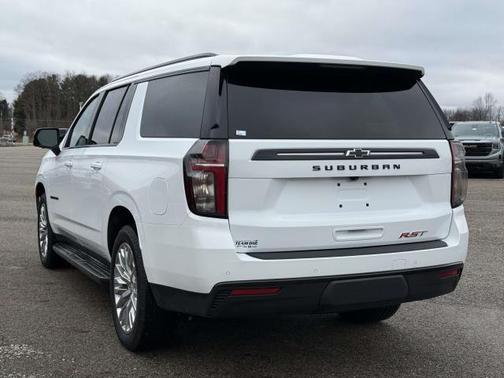 2023 Chevrolet Suburban RST