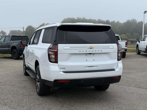 2023 Chevrolet Suburban LS