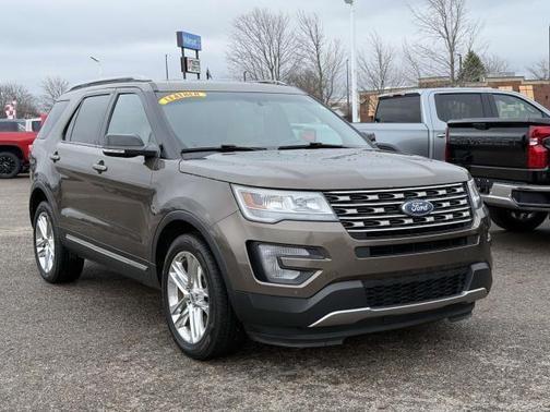 Caribou Metallic 2016 Ford Explorer XLT
