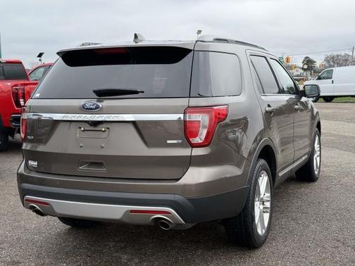 Caribou Metallic 2016 Ford Explorer XLT