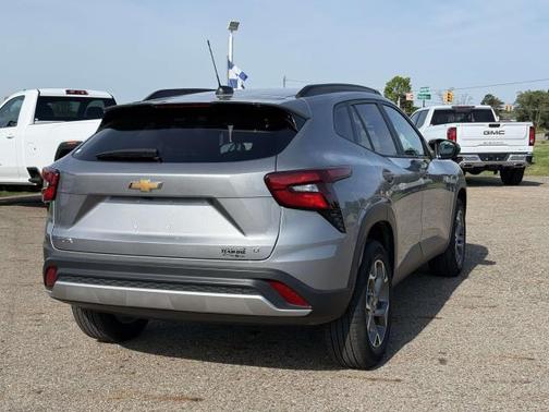 Sterling Gray Metallic 2025 Chevrolet Trax LT