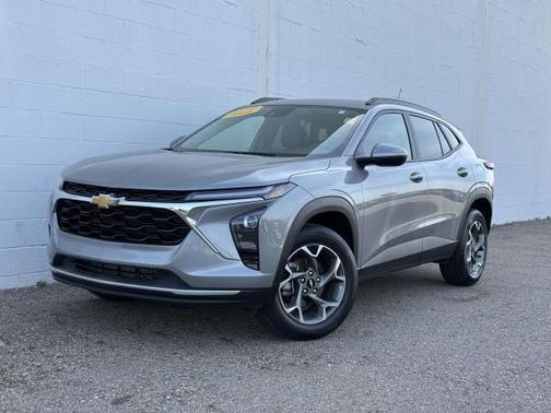 Sterling Gray Metallic 2025 Chevrolet Trax LT