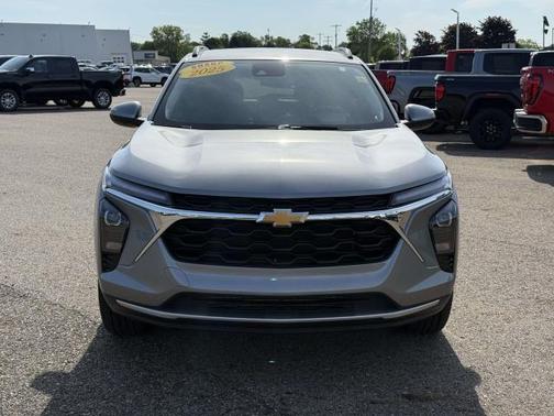 Sterling Gray Metallic 2025 Chevrolet Trax LT
