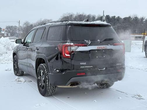 2023 GMC Acadia AWD AT4