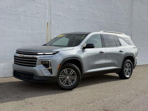 2025 Chevrolet Traverse LT