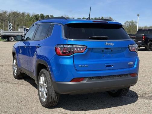 Laser Blue Pearlcoat 2022 Jeep Compass Latitude Lux