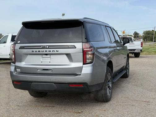 Sterling Gray Metallic 2024 Chevrolet Suburban 4WD Z71