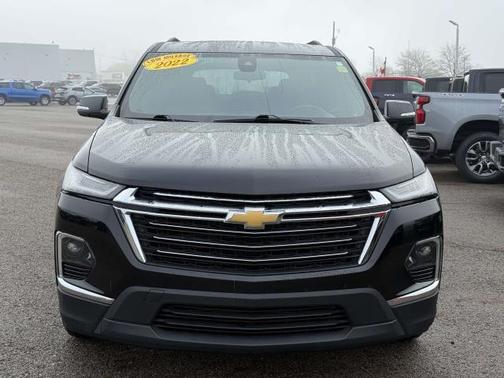 Mosaic Black Metallic 2022 Chevrolet Traverse LT Cloth