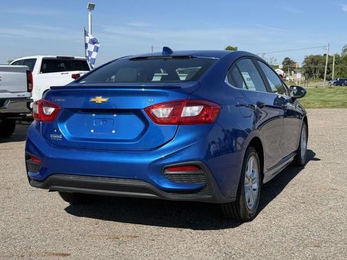 Kinetic Blue Metallic 2017 Chevrolet Cruze LT