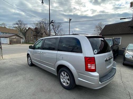 2010 Chrysler Town & Country Touring