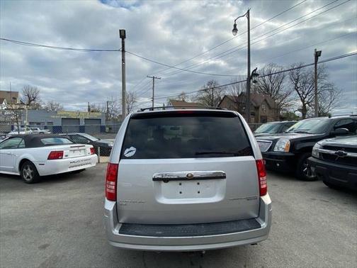 2010 Chrysler Town & Country Touring