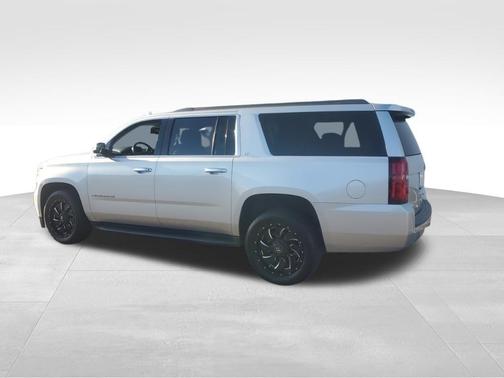 Silver Ice Metallic 2020 Chevrolet Suburban LT