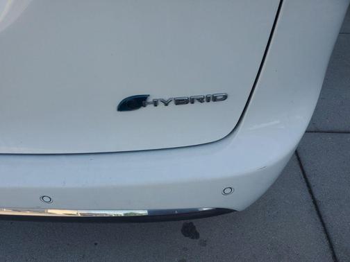 Bright White Clearcoat 2024 Chrysler Pacifica Hybrid Select