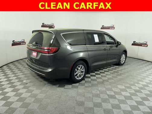 2023 Chrysler Pacifica Touring-L