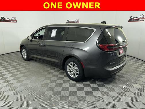 2023 Chrysler Pacifica Touring-L