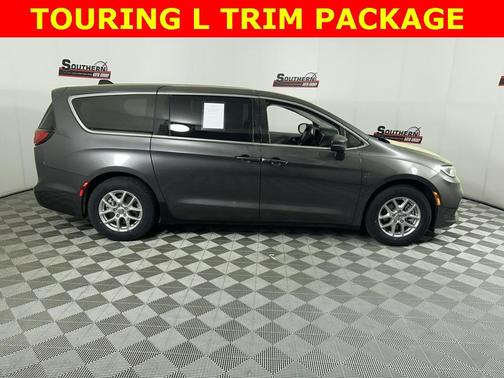 2023 Chrysler Pacifica Touring-L