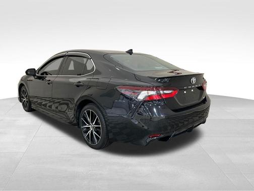 Midnight Black Metallic 2021 Toyota Camry SE