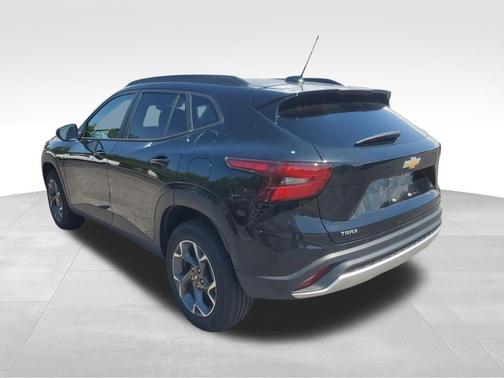 Mosaic Black Metallic 2024 Chevrolet Trax LT