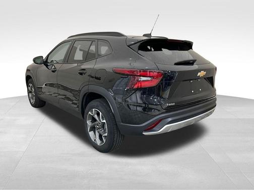 Mosaic Black Metallic 2024 Chevrolet Trax LT