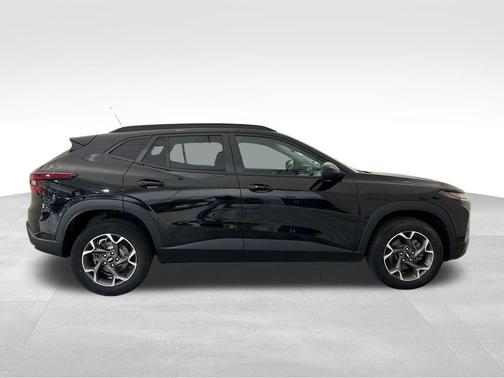 Mosaic Black Metallic 2024 Chevrolet Trax LT