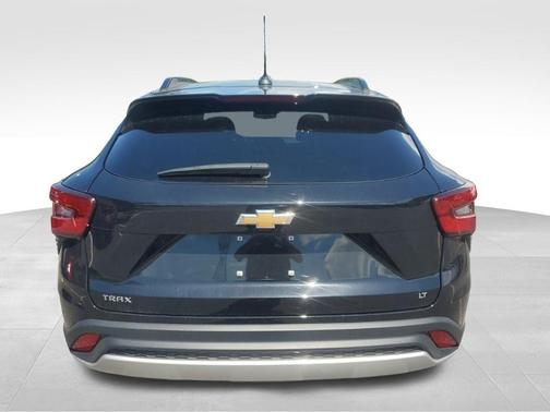Mosaic Black Metallic 2024 Chevrolet Trax LT