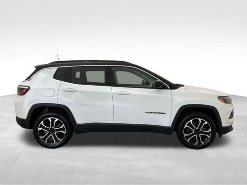 Bright White Clearcoat 2022 Jeep Compass Limited