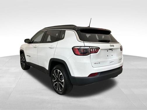 Bright White Clearcoat 2022 Jeep Compass Limited
