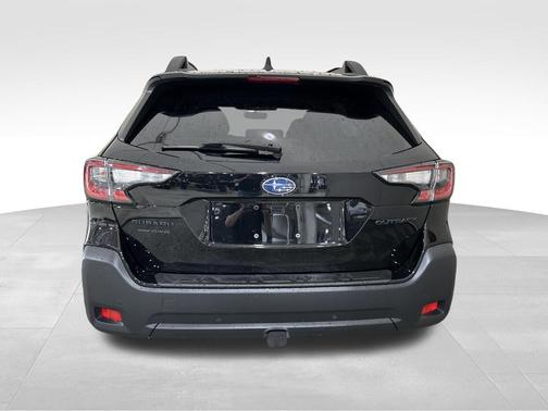 Crystal Black Silica 2025 Subaru Outback Onyx Edition
